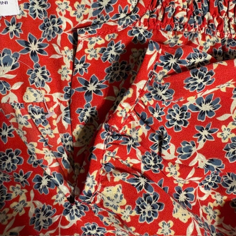 Adrienne Vittadini Womens Smocked Shoulder L Red Blouse Blue White Flowers NWOT - Picture 7 of 10